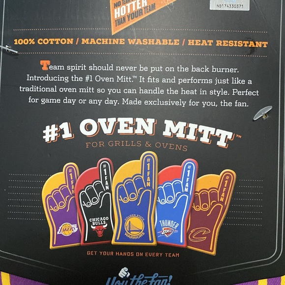 Lakers Oven Mitt - Picture 3 of 7